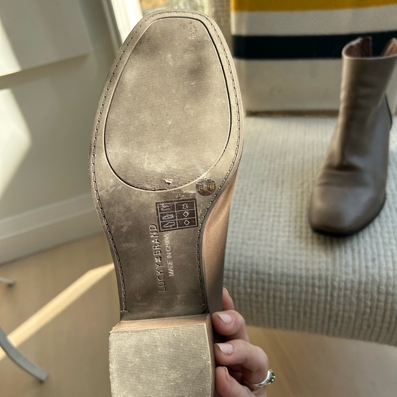 Fitted ankle offers a vintage look. Great colour, a grey/ brown colour combo - Picture 4 of 5